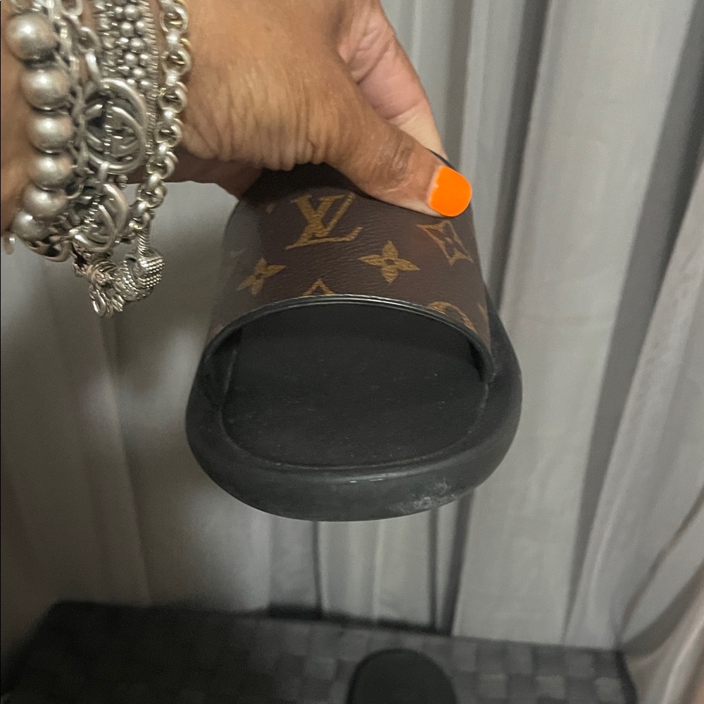 Louis Vuitton Monogram Brown and Black Sandals - Picture 4 of 5